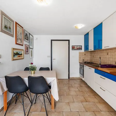 Mit Zwei Meerblick-balkonen By Interhome