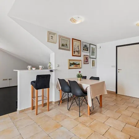 Mit Zwei Meerblick-balkonen By Interhome