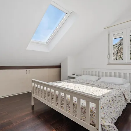 Mit Zwei Meerblick-balkonen By Interhome Apartman Omiš