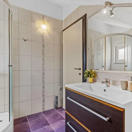 Mit Zwei Meerblick-balkonen By Interhome * Omiš