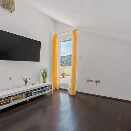 Mit Zwei Meerblick-balkonen By Interhome *