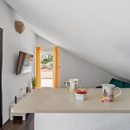Mit Zwei Meerblick-balkonen By Interhome Omiš
