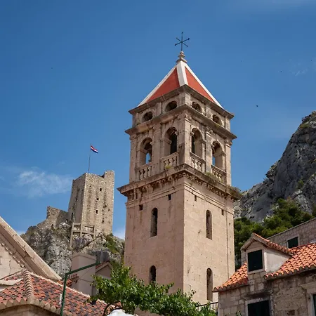 Mit Zwei Meerblick-balkonen By Interhome Omiš